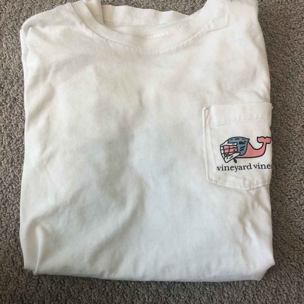 ‼️SOLD‼️VINEYARD VINES WHITE SOFT SHORT SLEEVE